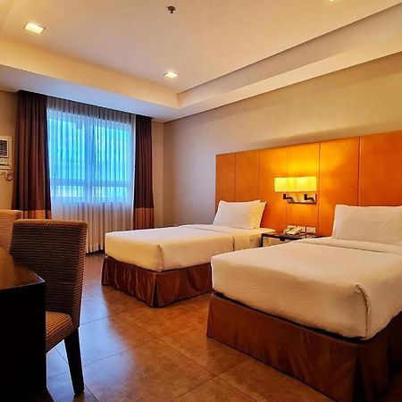 District 21 Hotel Iloilo City Exteriör bild