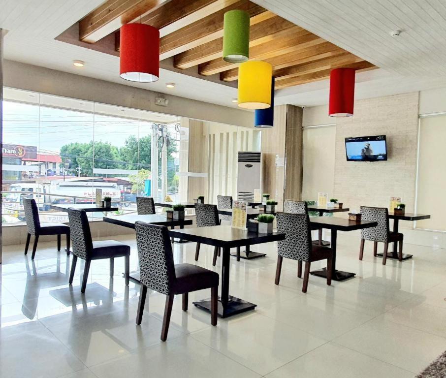 District 21 Hotel Iloilo City Exteriör bild