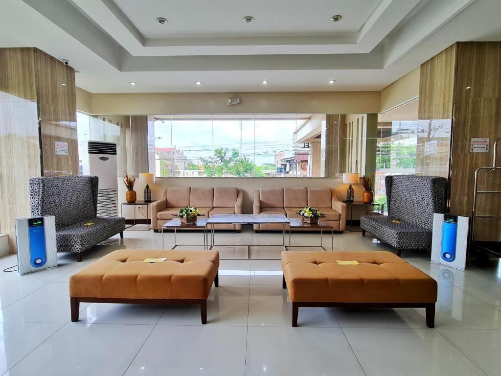 District 21 Hotel Iloilo City Exteriör bild