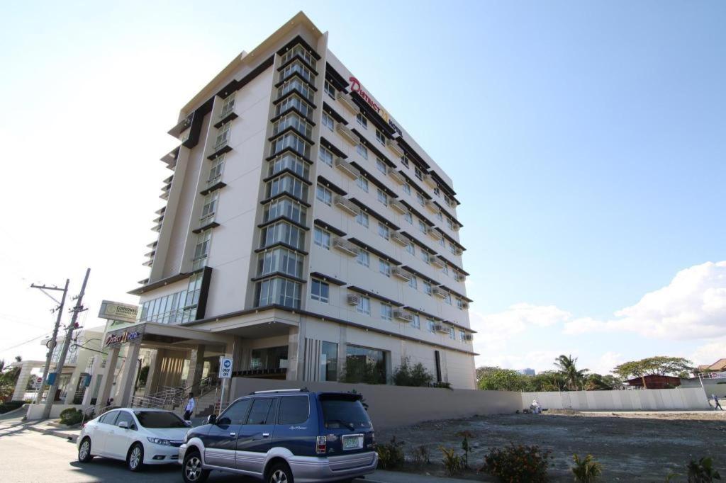 District 21 Hotel Iloilo City Exteriör bild