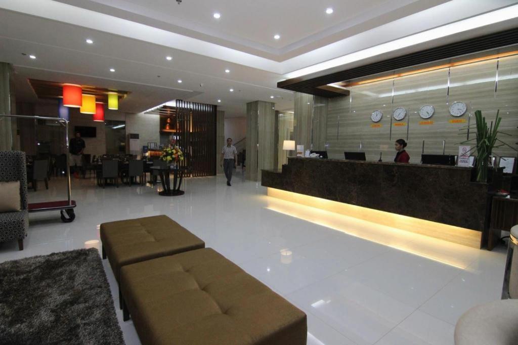 District 21 Hotel Iloilo City Exteriör bild