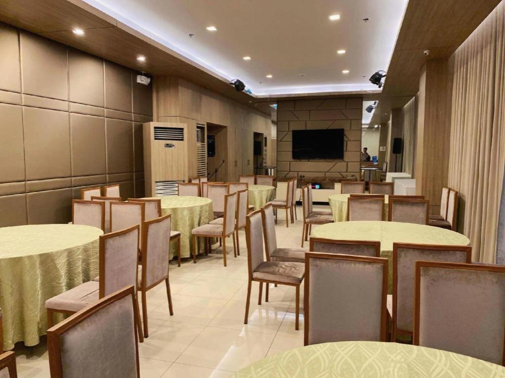 District 21 Hotel Iloilo City Exteriör bild