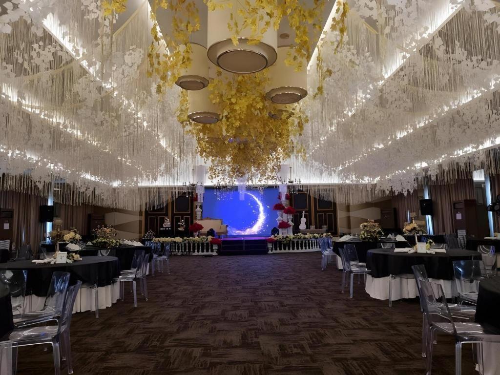 District 21 Hotel Iloilo City Exteriör bild