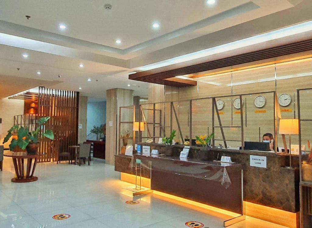 District 21 Hotel Iloilo City Exteriör bild
