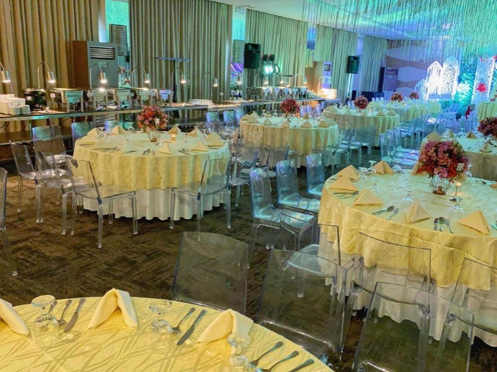 District 21 Hotel Iloilo City Exteriör bild