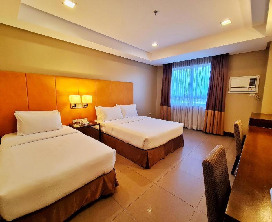 District 21 Hotel Iloilo City Exteriör bild