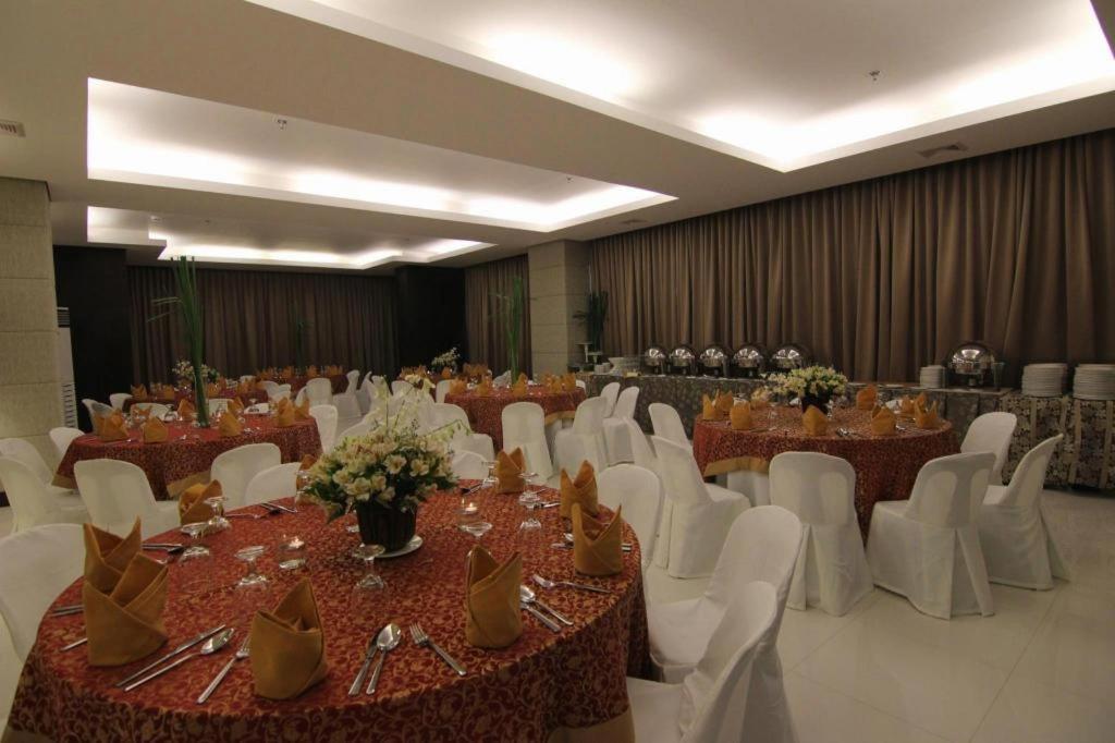 District 21 Hotel Iloilo City Exteriör bild