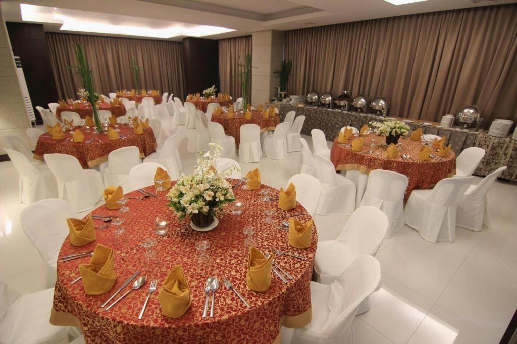 District 21 Hotel Iloilo City Exteriör bild