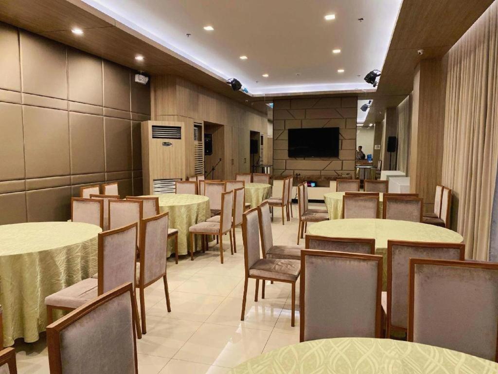 District 21 Hotel Iloilo City Exteriör bild