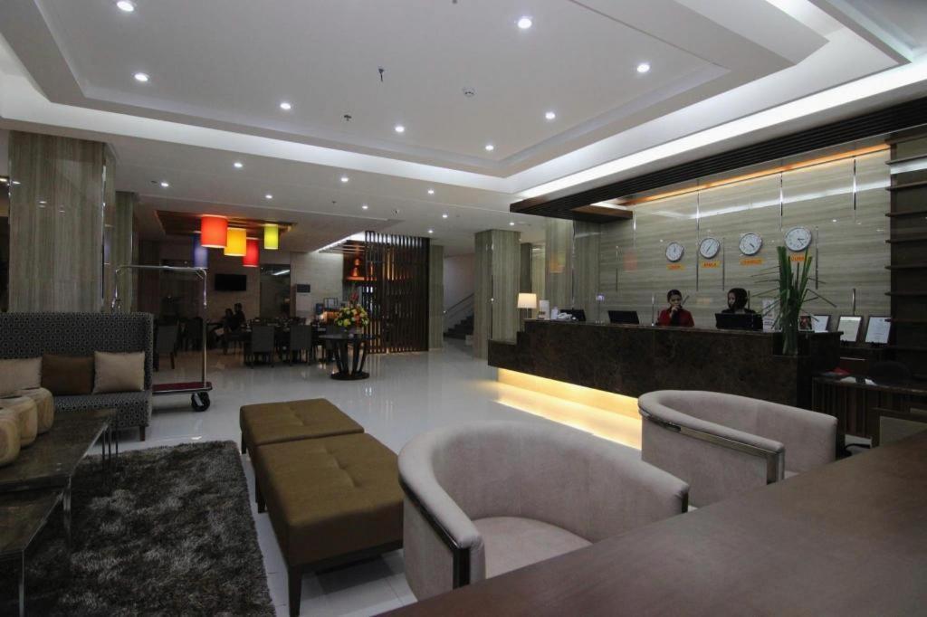 District 21 Hotel Iloilo City Exteriör bild